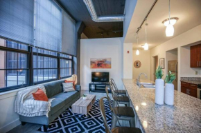 Frontdesk 800 Capitol Apts Downtown Indy